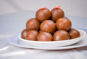 12 Gulab Jamuns
